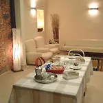 Amenano Apartament *