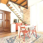 Amenano Apartament *